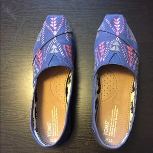 Toms handpainted by Haitian artist